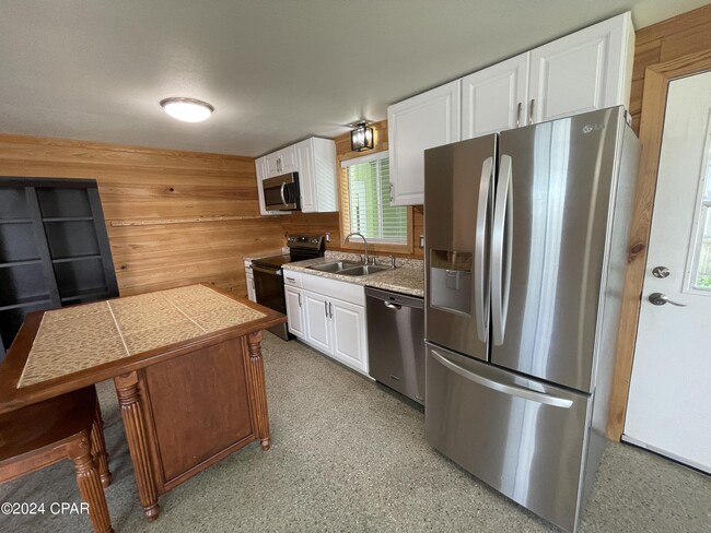 Building Photo - 305 Tarpon St