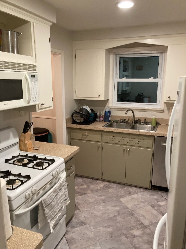 2854 Royal Ave, Berkley, MI 48072 House Rental in Berkley, MI