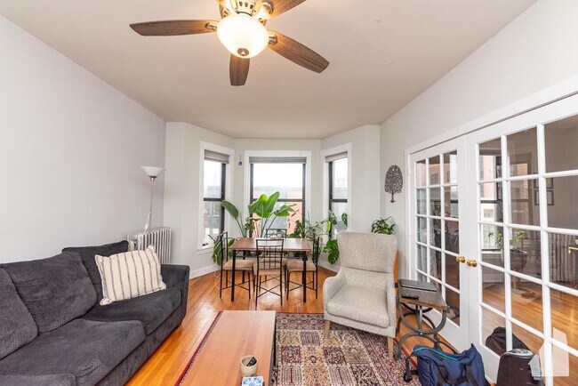 Photo - 2 bedroom in Chicago IL 60657 Apartment