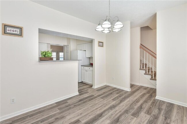 Foto del edificio - 1531 Creek Ct
