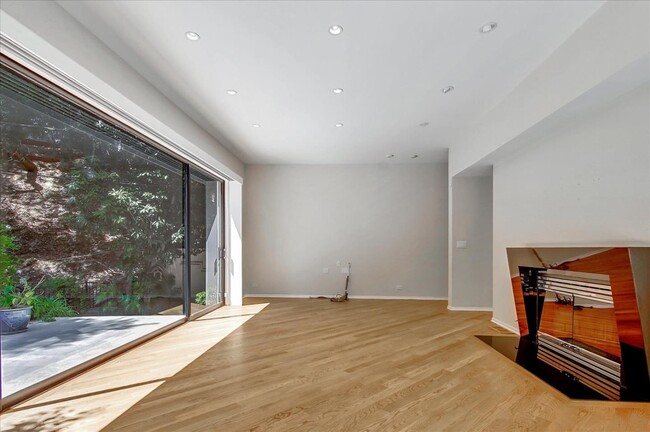 Building Photo - 3522 Knobhill Dr