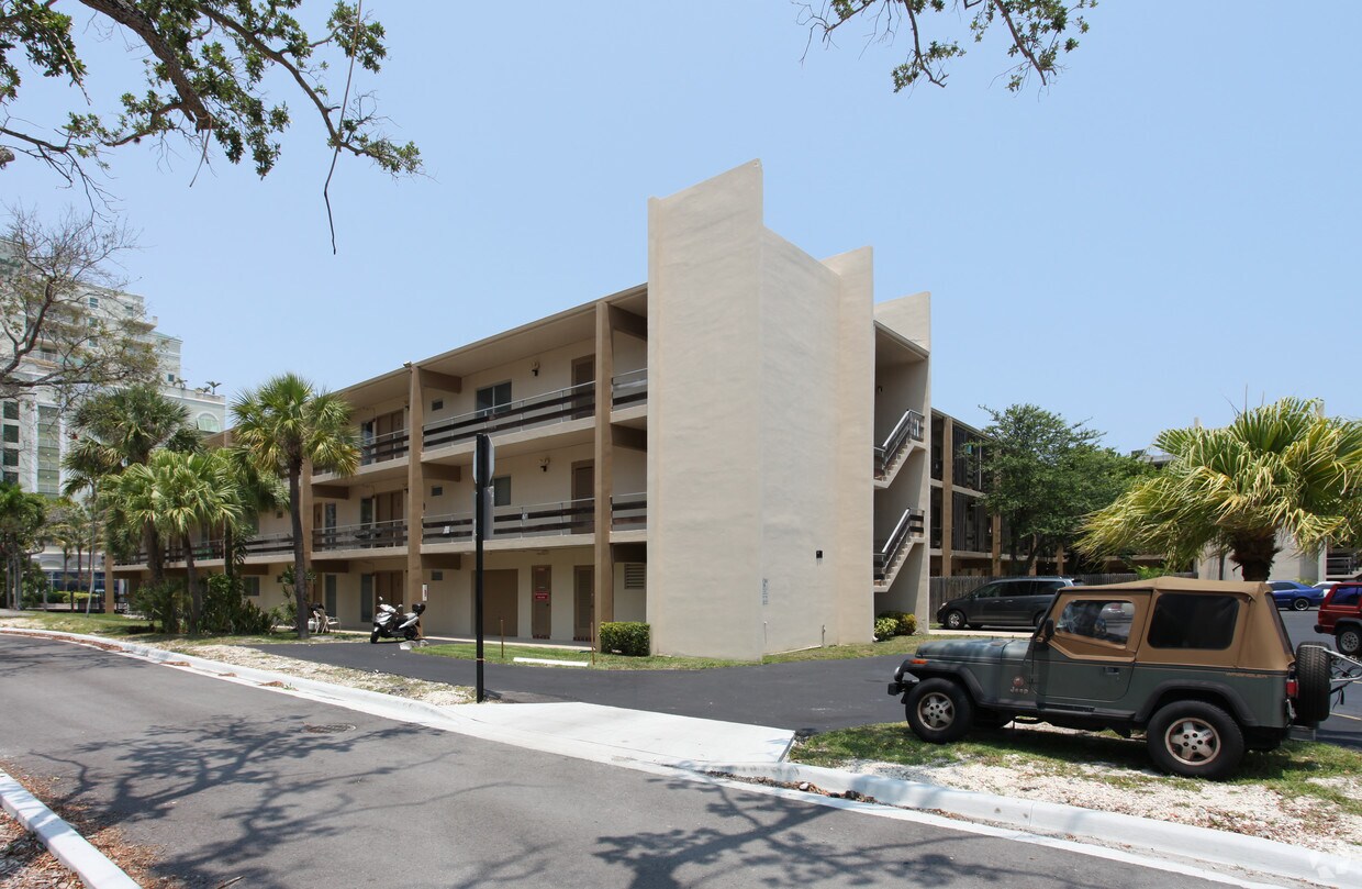 South Bank Apartments Fort Lauderdale, FL