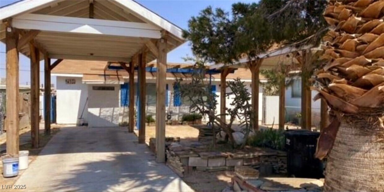 Foto principal - 2532 N Arrowhead St