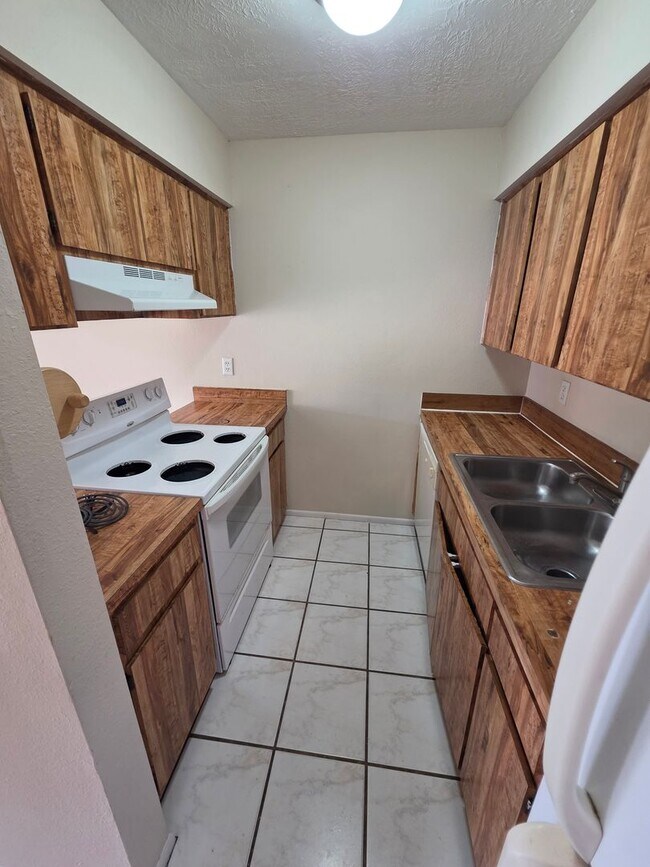 Foto del edificio - SE 31st St 5145 - 5145 SE 31st St.