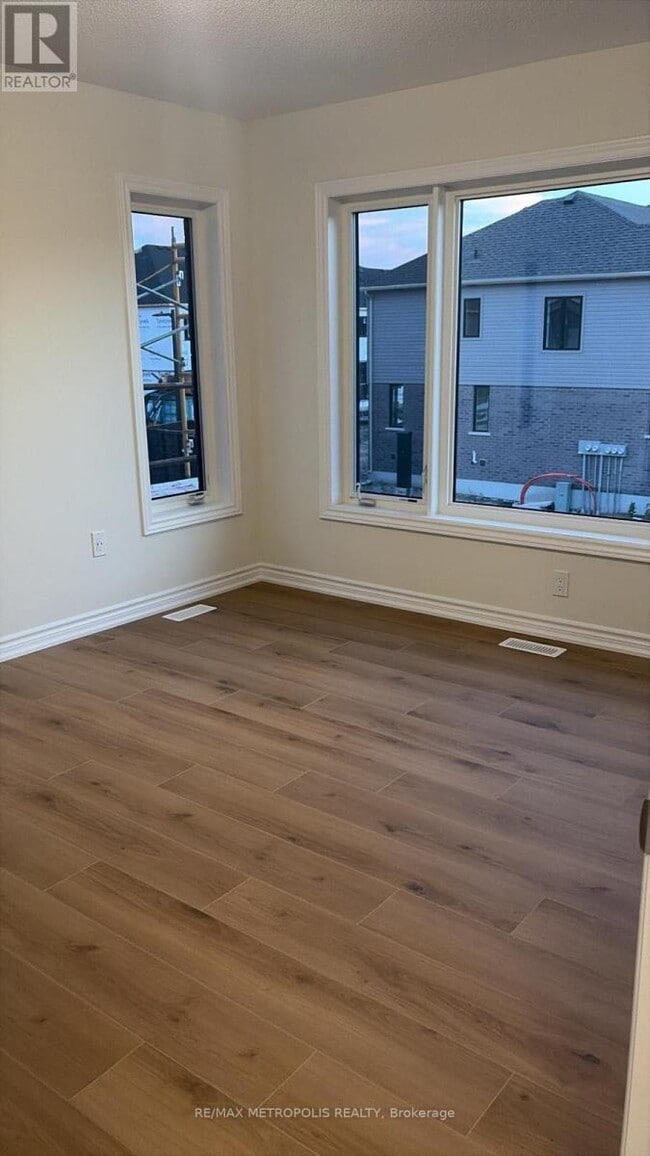 Building Photo - 237 Lindsay St N
