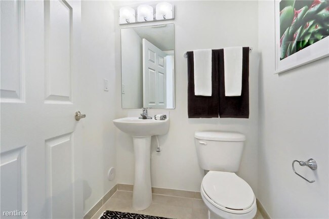 Building Photo - 5801 Toscana Dr