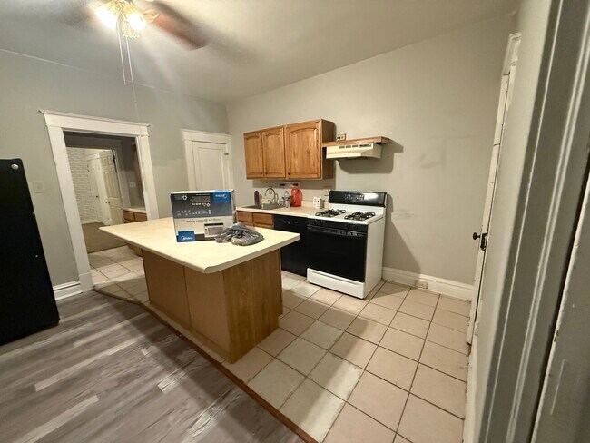 Building Photo - 4653 Cecil Pl