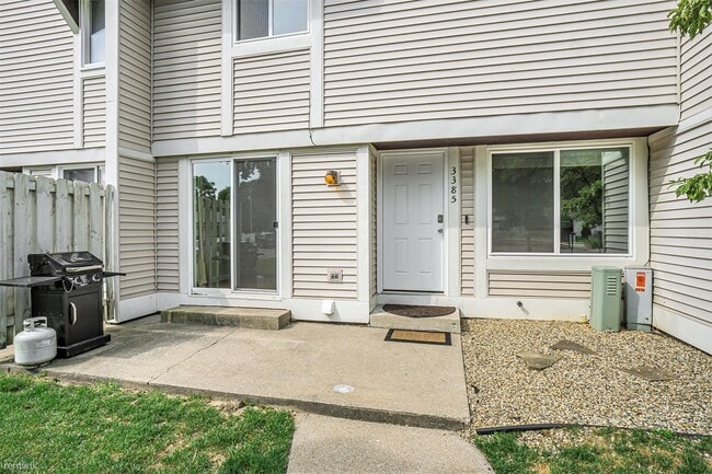 Building Photo - 3 br, 1.5 bath Condo - 3385 Scots Pine Way
