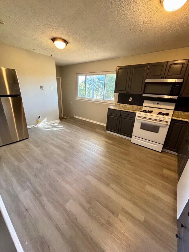 Foto del edificio - 710 Loyola Dr