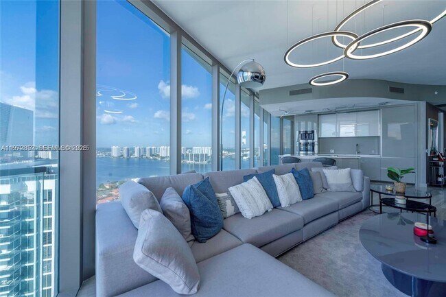 Foto del edificio - 18975 Collins Ave