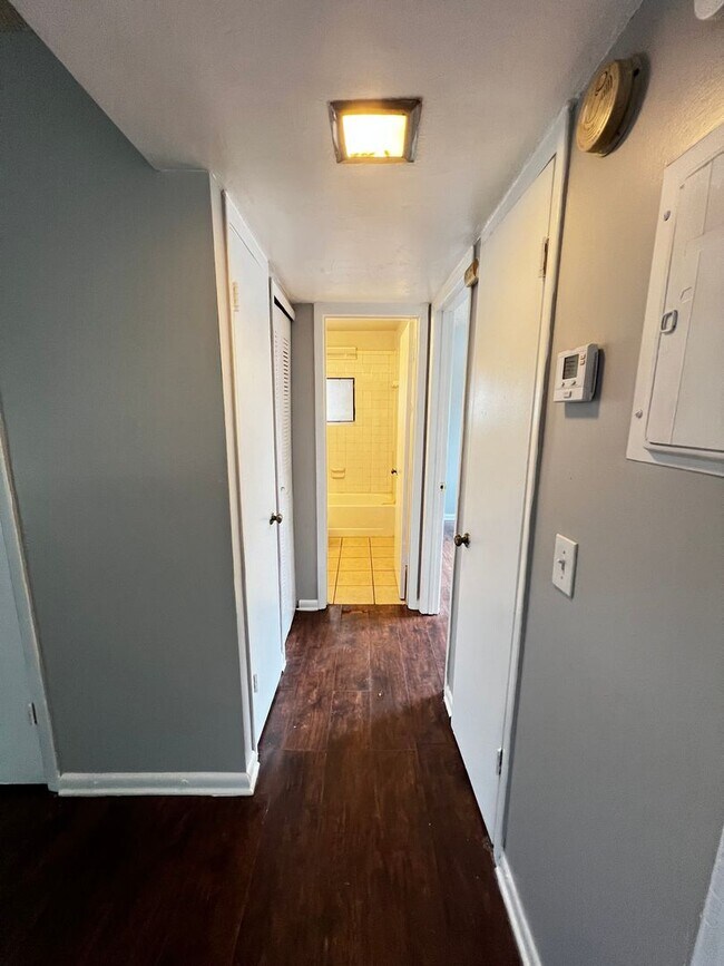 Foto del edificio - First floor 2/1 Available for Move in! Affordable and Conveniently Located!