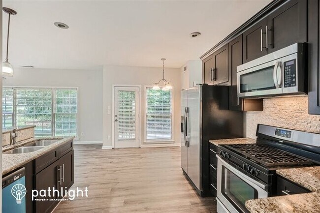 Foto del edificio - 6948 Waters Edge Drive, Stone Mountain, GA...