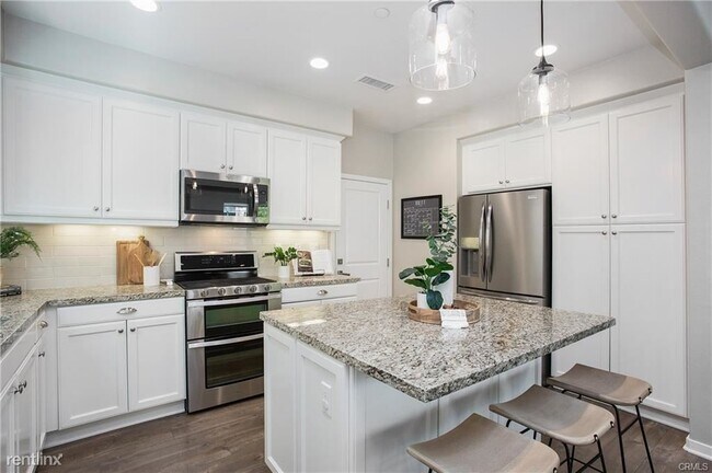 Building Photo - 3 br, 3 bath House - 52 Baculo St