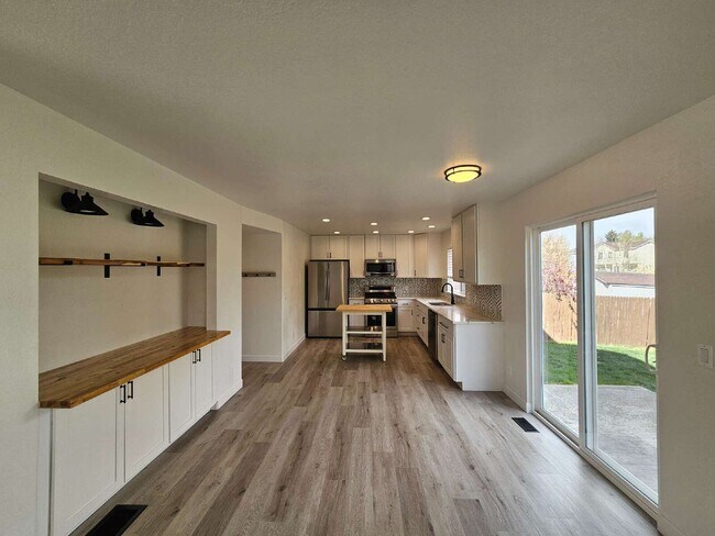 Foto del edificio - 718 Fairhaven St