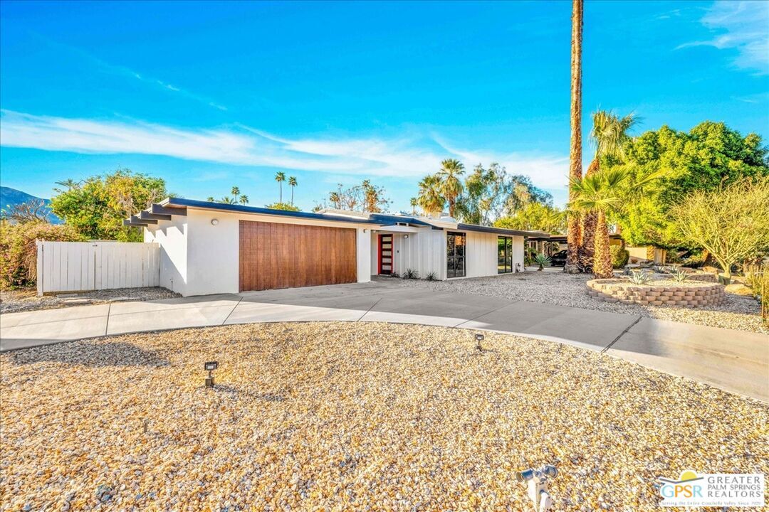 Foto principal - 40851 Bob Hope Dr