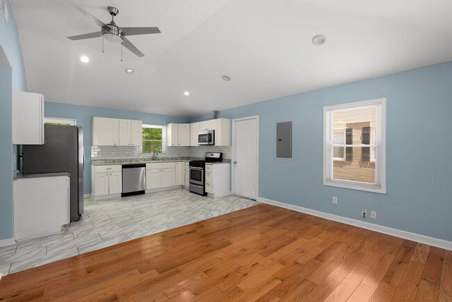 Building Photo - 2931 Diana Dr SW