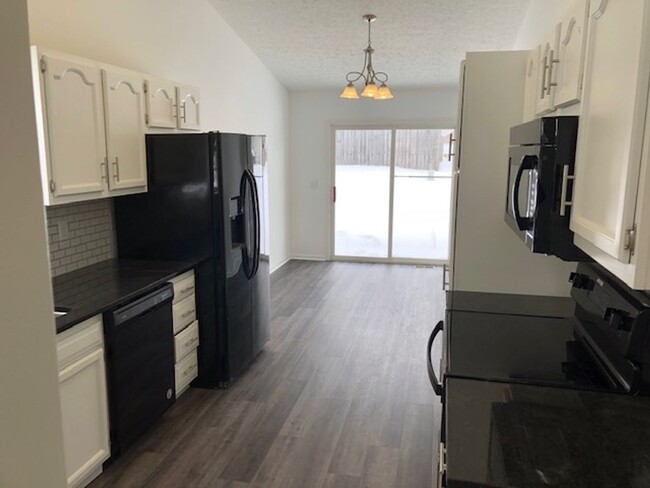 Foto del edificio - 3609-3611 Thornhill Circle W-OM