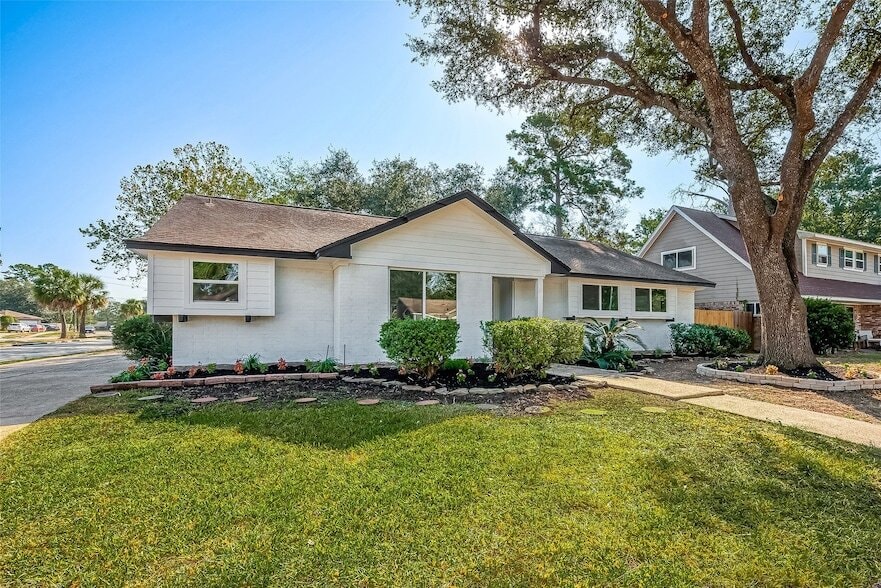 Primary Photo - 23130 Bayleaf Dr