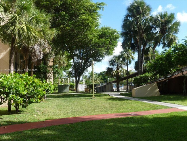 Foto del edificio - 14311 N Kendall Dr