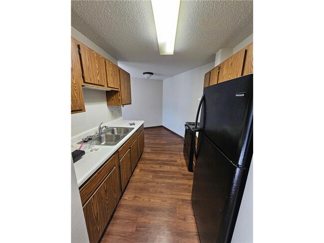 Building Photo - 551 Lakeview Rd