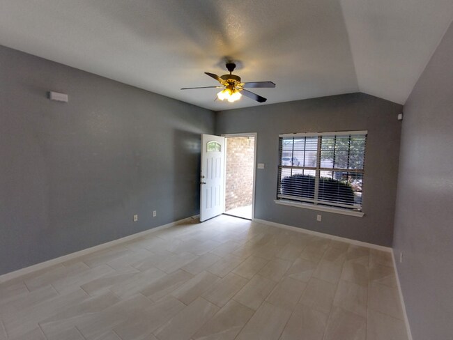 Foto del edificio - 2710 Seabiscuit Dr