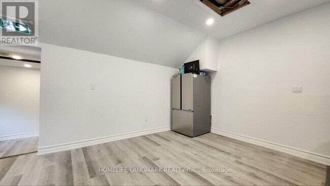 Photo du bâtiment - 325-325 Simcoe St S