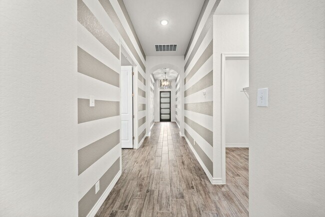 Foto del edificio - Charming Home Awaits: Spacious & Modern Li...