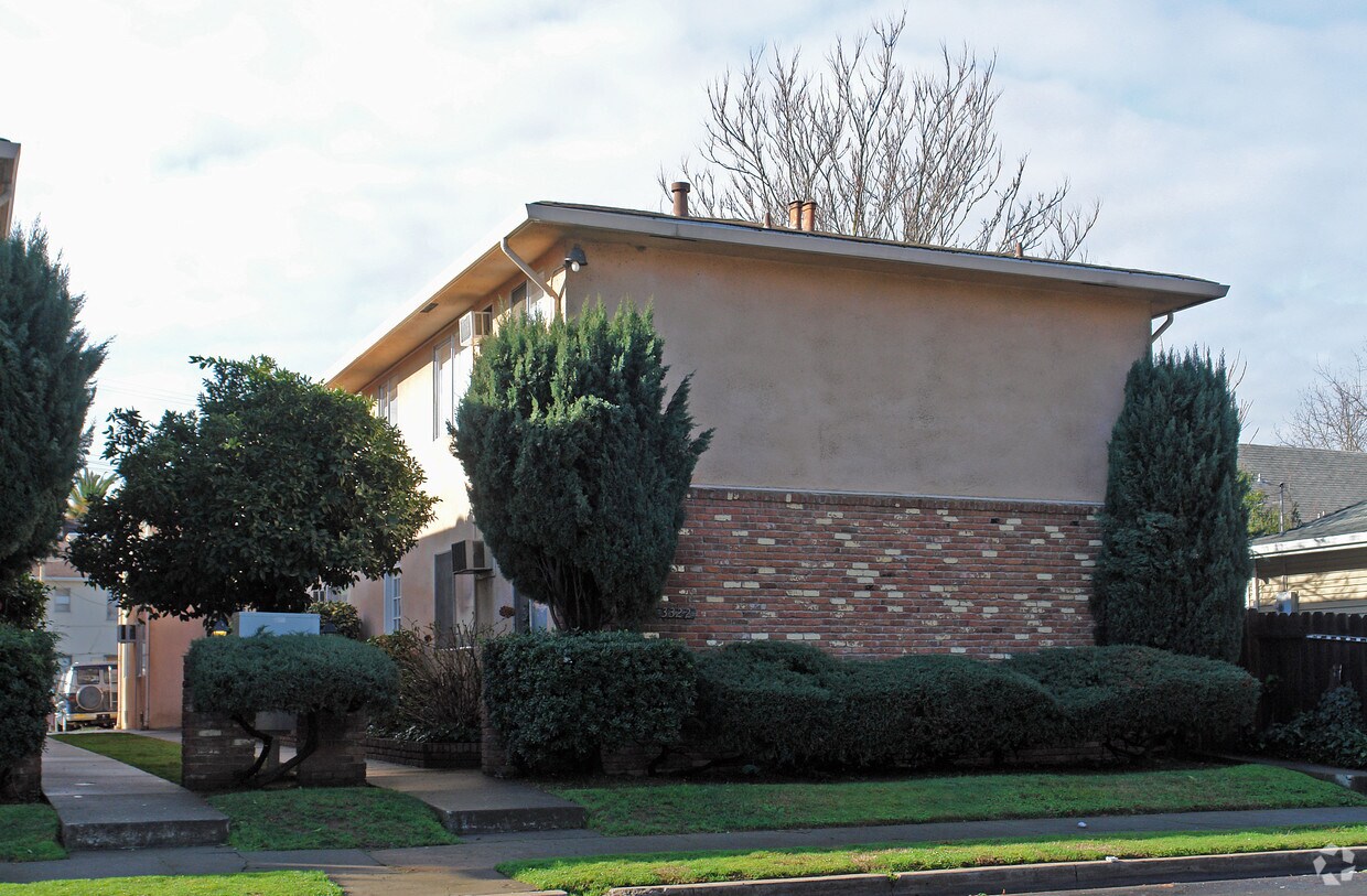 Foto principal - 3322 Y St