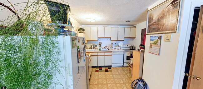 Building Photo - 365 Faneuil St