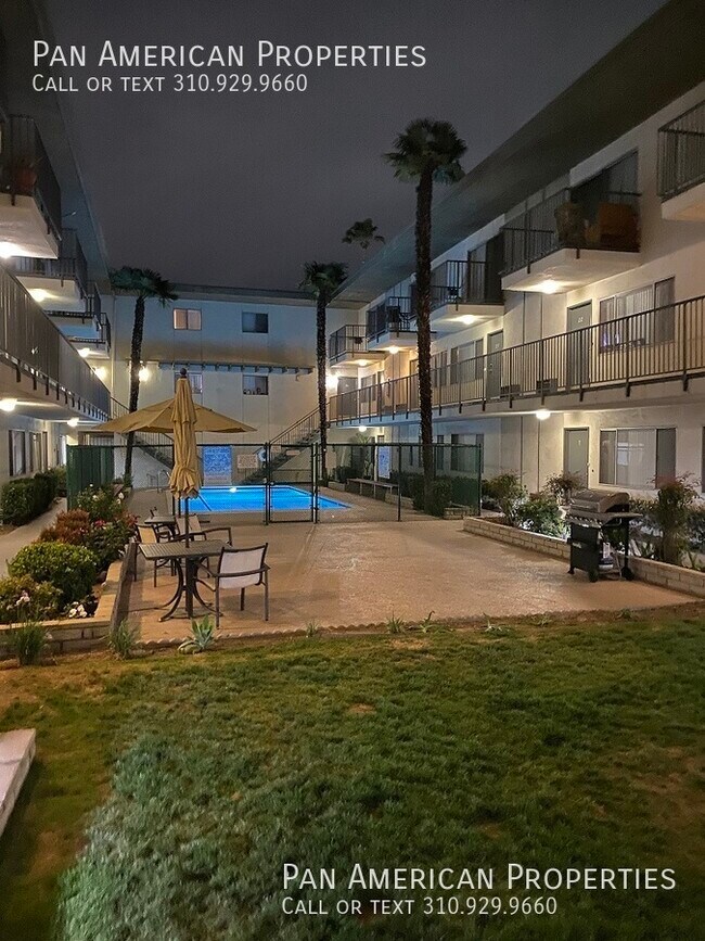 Building Photo - 812 N Azusa Ave