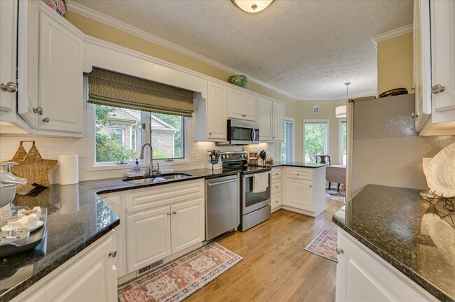 Building Photo - 108 White Willow Pl