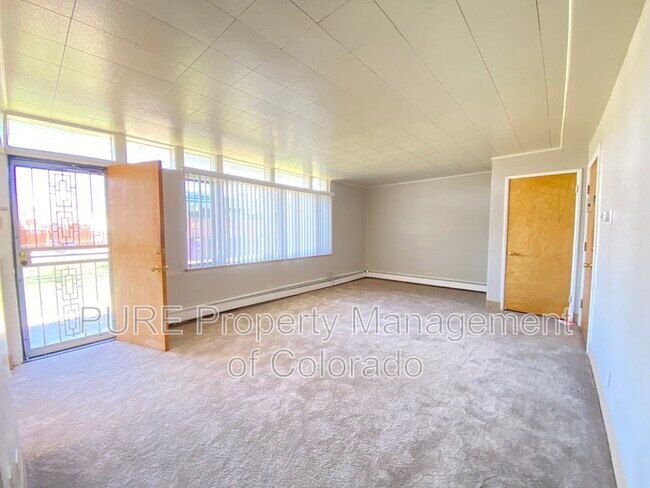 Foto del edificio - 2025 N Lowell Blvd