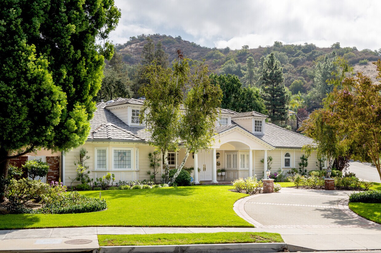 Primary Photo - 3300 Vickers Dr