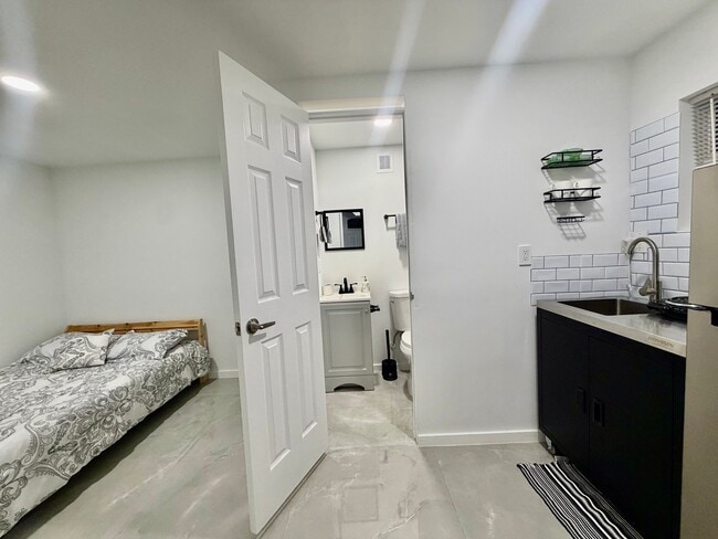 Photo - 6242 SW 24th St (Miramar, FL) Apartment