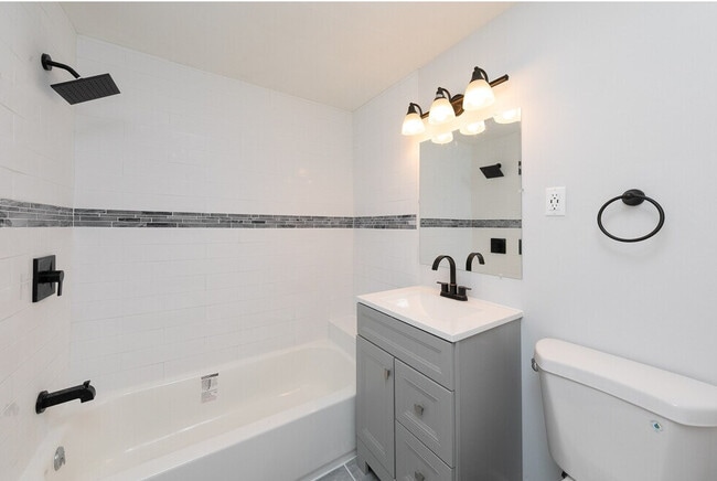 Building Photo - Fernhill Park Apartments