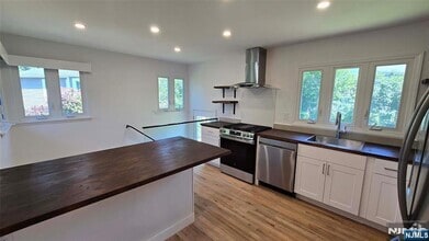 Building Photo - 40 Beechwood Rd