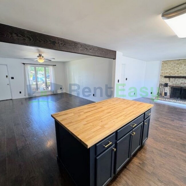 Building Photo - 4225 Grove Ct