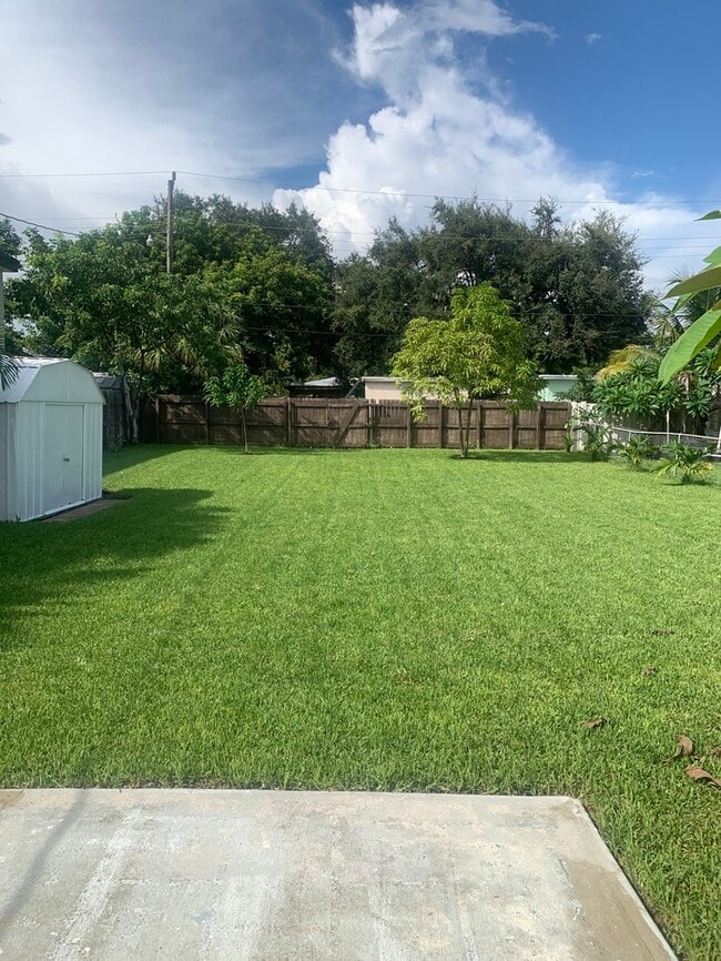 Building Photo - REMODELED 2 BR, 1 BATH 1 CAR GARAGE !