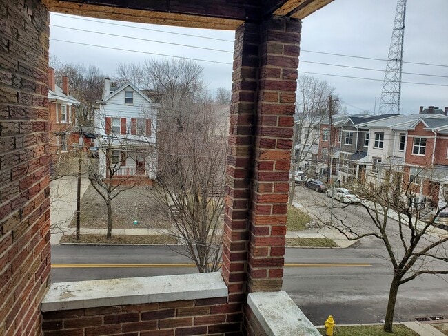Building Photo - 2363 Ravine St