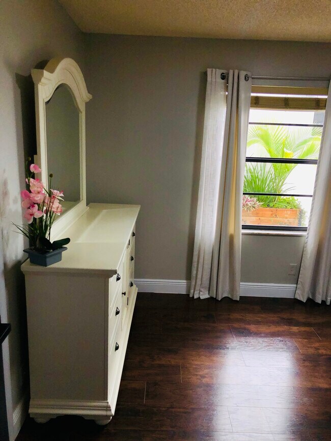 Foto del edificio - 3952 Green Forest Dr