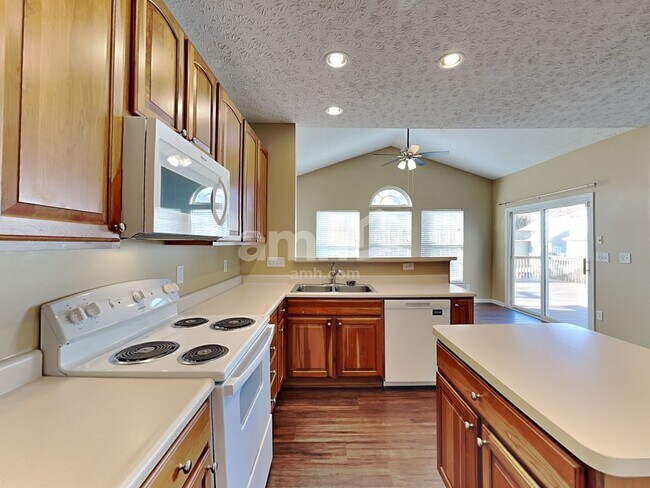 Foto del edificio - 285 Coyote Dr