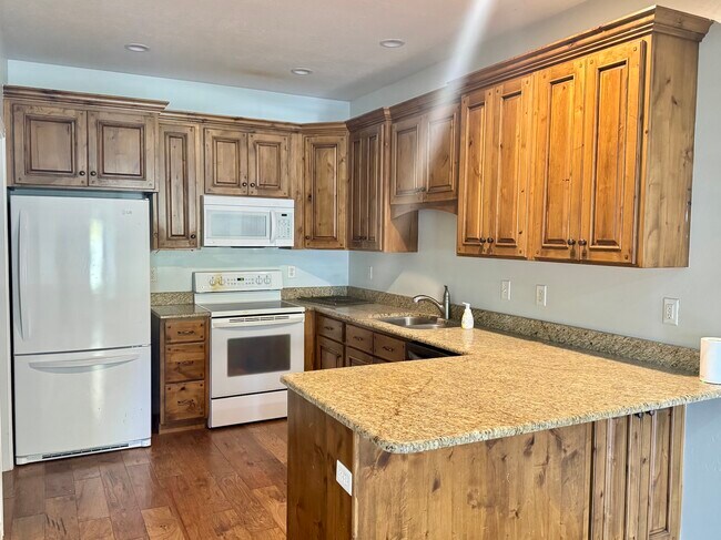 Building Photo - 592 S 350 E