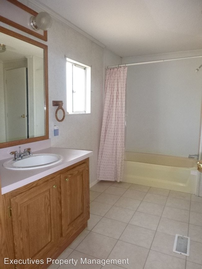 Building Photo - 3 br, 2 bath House - 14611 South Ave