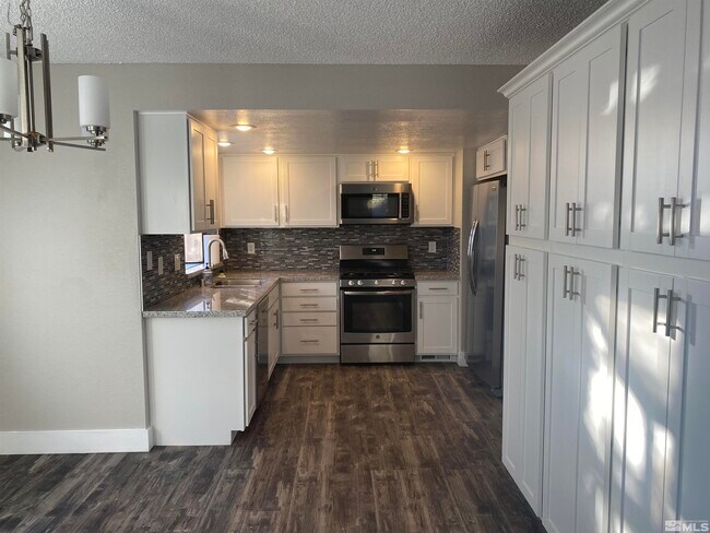 Foto del edificio - 5830 Shadow Park Dr