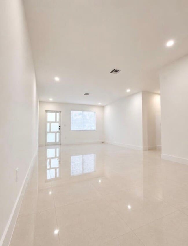 Building Photo - 345 Pinehurst Rd