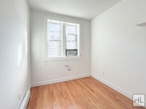 Building Photo - NO FEE / SUMMERFIELD STREET / Spacious 3-Bed 1-Bath / Bushwick and Ridgewood Border