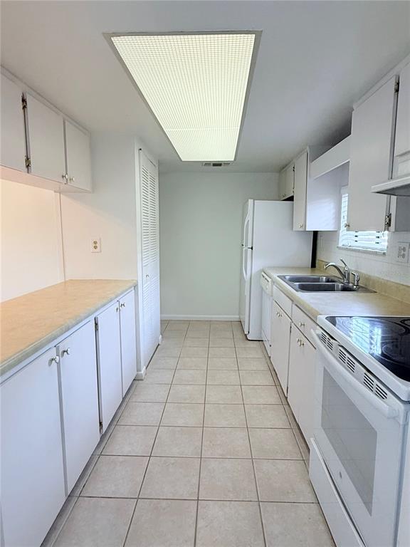 Building Photo - 8608 Lake Isle Dr