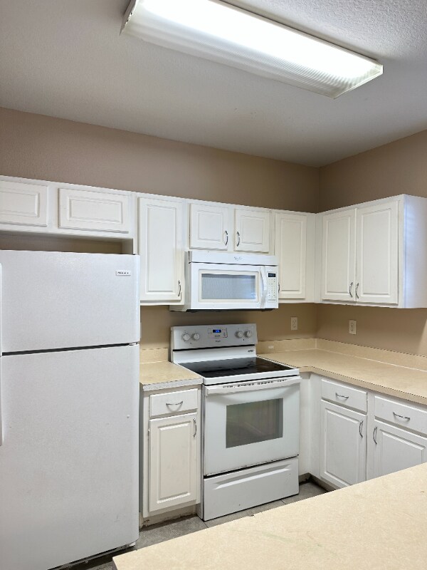 Foto del edificio - 1544 Deer Tree Ln