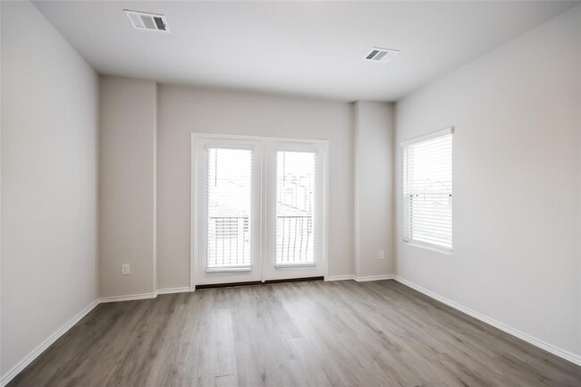 Building Photo - 15246 Estrella Rd W