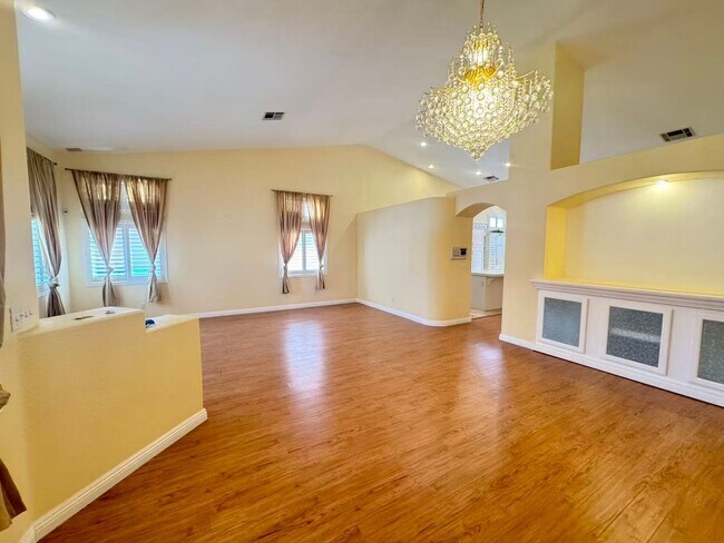 Foto del edificio - Charming single-story house with 3 beds and 2 baths